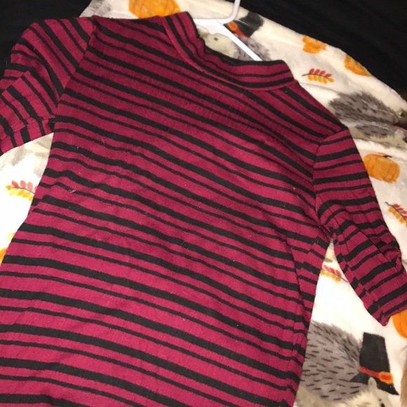 Red and Black Rue 21 crop sweater - Picture 1 of 3